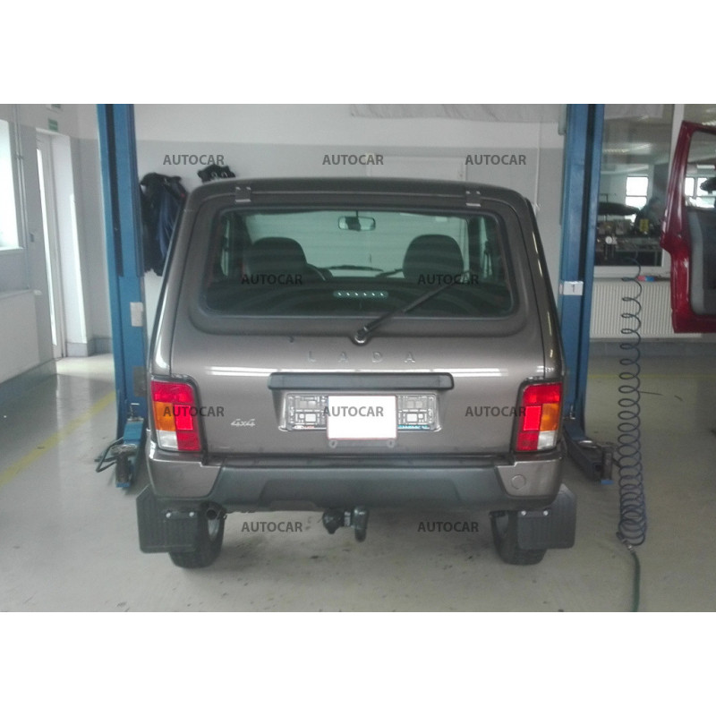 Anhängerkupplung für Lada NIVA - 3-türig - manuall–AHK starr