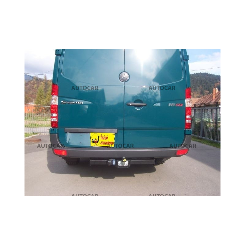 Anhängerkupplung für Volkswagen CRAFTER - Kastenwagen ohne Treppe - Radstand 3,665 / 4,325 m - Festeinbau