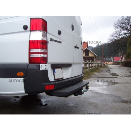 Anhängerkupplung für Mercedes SPRINTER - Kastenwagen mit Treppe - Einzelräder - Radstand 3,665 / 4,325 m - Festeinbau