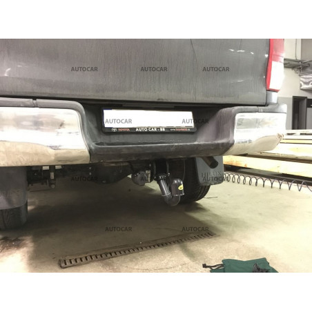 Anhängerkupplung für Toyota HILUX - 4 WD ohne hintere Rahm  - Festeinbau - von 2016
