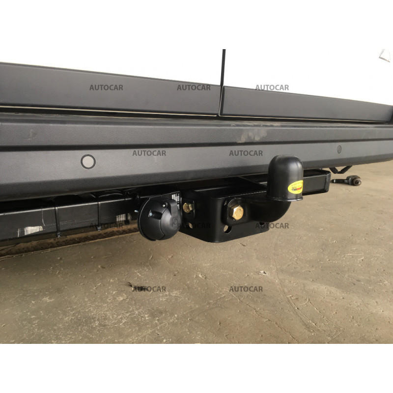 Anhängerkupplung für Volkswagen CRAFTER - Kastenwagen ohne Treppe - Einzelräder - manuall–AHK starr